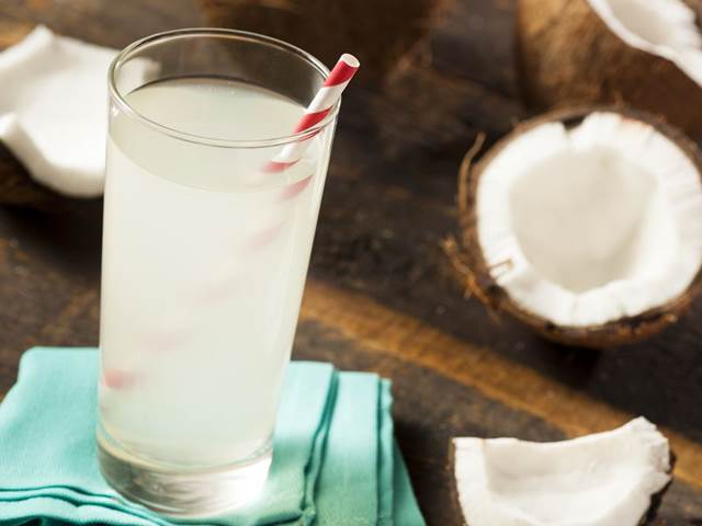 Kokosová voda je dobrým spojencem při hubnutí