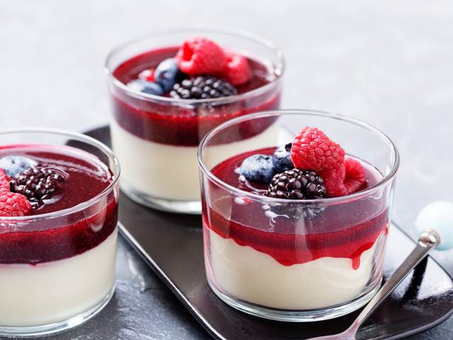 Jednoduchá, ovocná a velmi chutná panna cotta