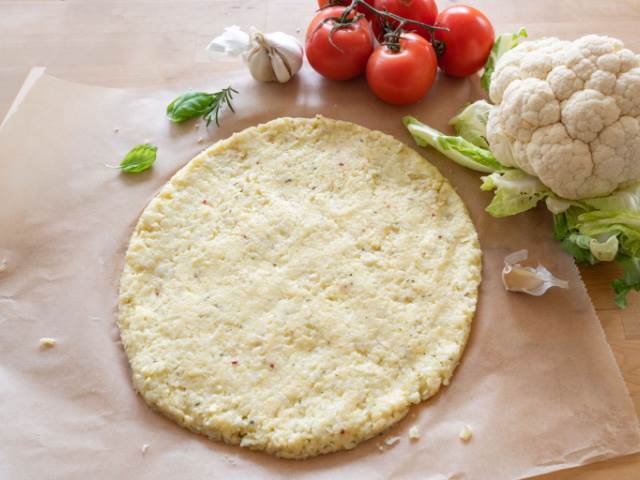 Low-carb květáková pizza místo té z mouky