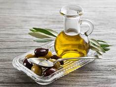 Polévková lžíce olivového oleje týdně sníží riziko smrtelných sraženin krve