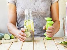 Zázrak ve sklenici. Jak vám prospěje citronová voda?