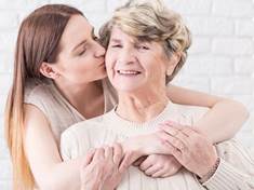 Kontakt s prarodiči zlepšuje ženské duševní zdraví