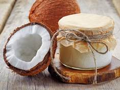 Kokosový olej lze použít na kvasinkové infekce