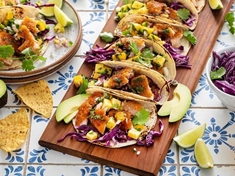 Tacos s lososem je lahodný a zdravý mexický pokrm, který je ideální pro rychlý oběd nebo večeři. Losos je bohatý na omega-3 mastné kyseliny, které jsou prospěšné pro srdce a mozek.
